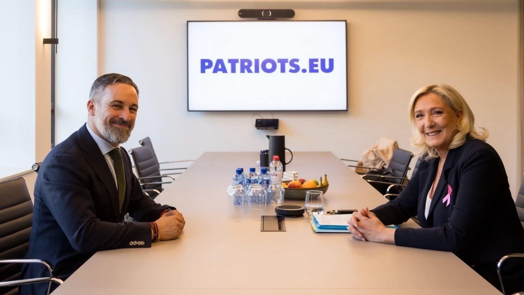 Abascal recaba en Bruselas los apoyos de Orban y Le Pen para el 29-0: Vox ha sabido conquistar el corazón de los españoles