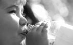 El litio en el agua potable preocupa por sus posibles efectos en el corazón de los niños