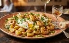 Huevos rotos con gambas y brandy