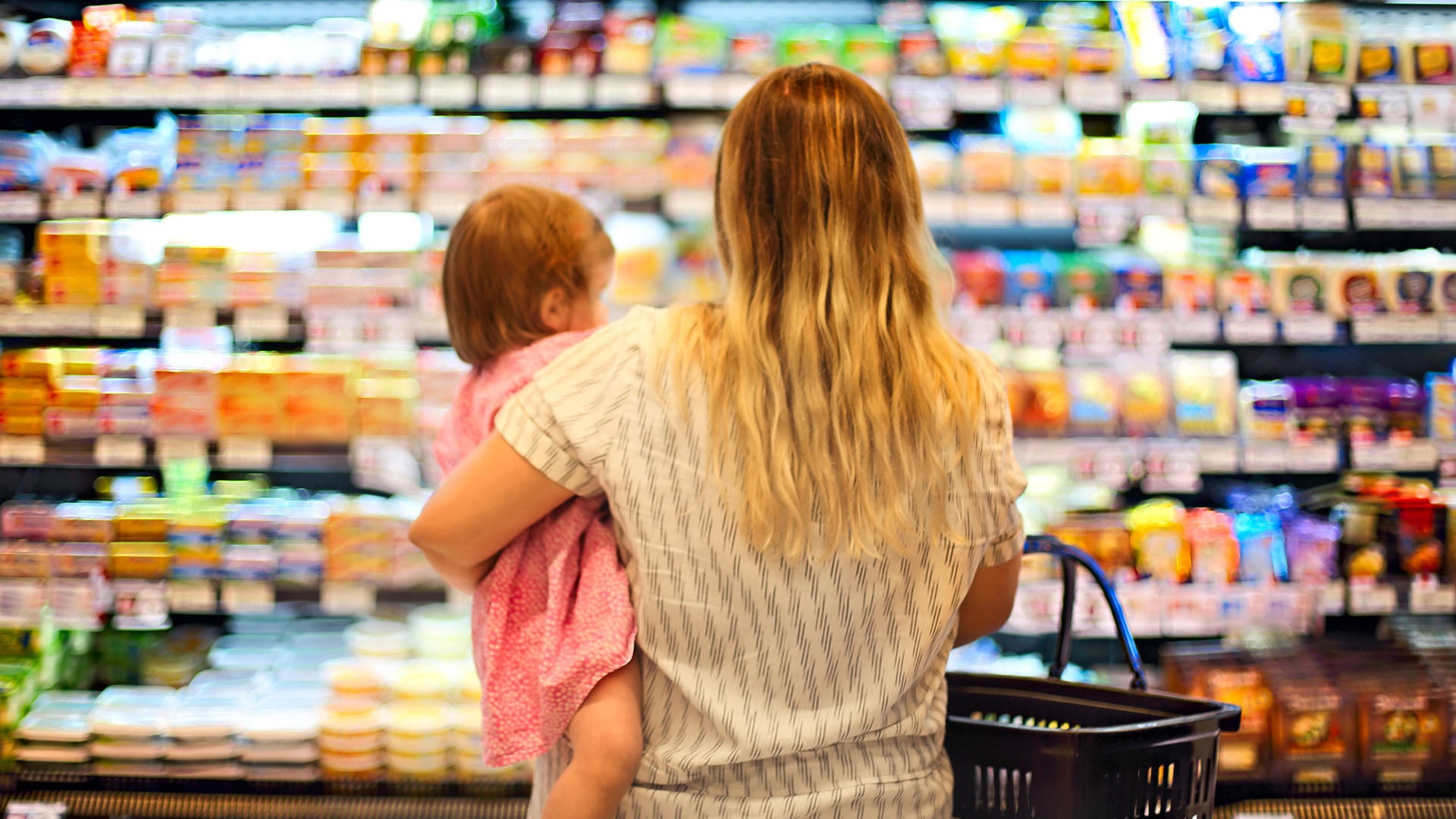 Las familias pagan un 42% más por la cesta de la compra desde que gobierna Sánchez mientras se niega a bajar impuestos