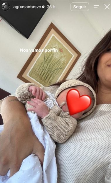 Agustasantas junto a su hijo. (Instagram)
