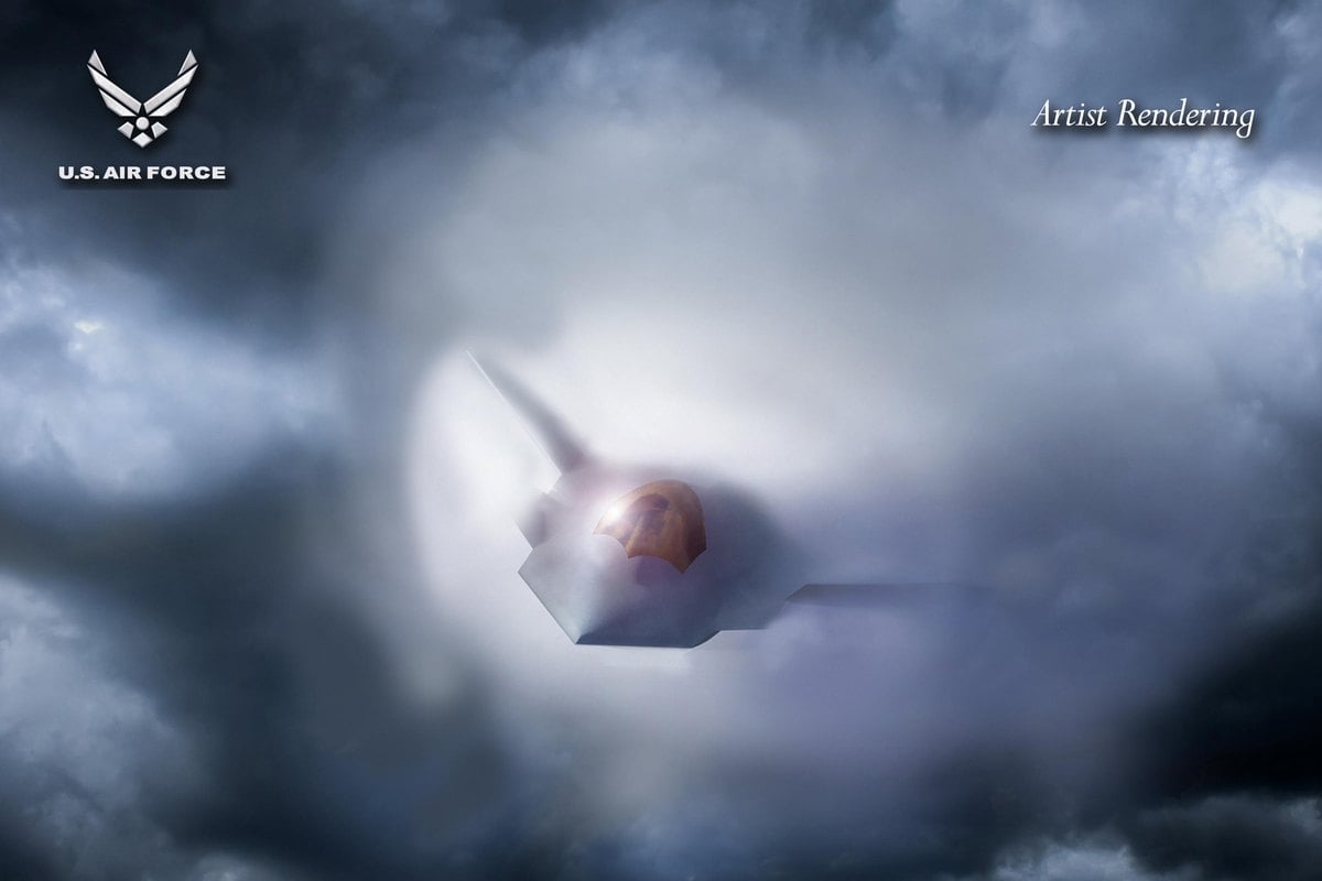 Recreaci&oacute;n oficial del F-47, el caza de sexta generaci&oacute;n de Boeing para la Fuerza A&eacute;rea de EEUU, entre nubes