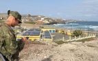 Imagen de un militar del Canarias 50 en una de las labores de patrullaje (islas Canarias).
