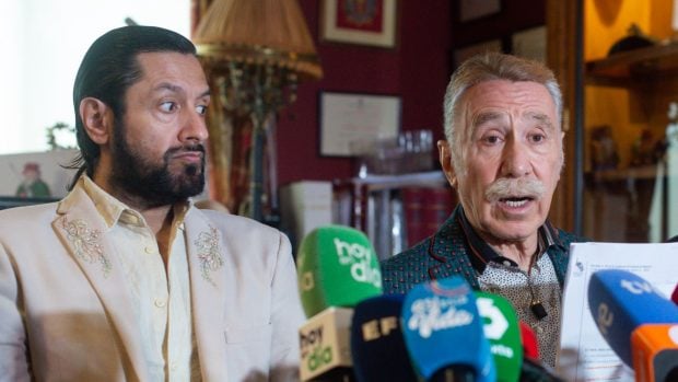 Rafael Amargo y su abogado. (Foto: Europa Press)