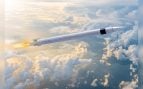 Recreación del PAC-3 Edge, el nuevo misil Patriot de Lockheed Martin, volando sobre las nubes