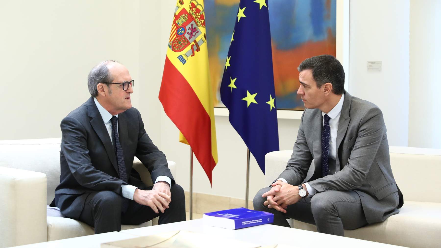 El Defensor del Pueblo sale al rescate de Sánchez: recurre ante el Constitucional la suspensión del derecho a voto de los