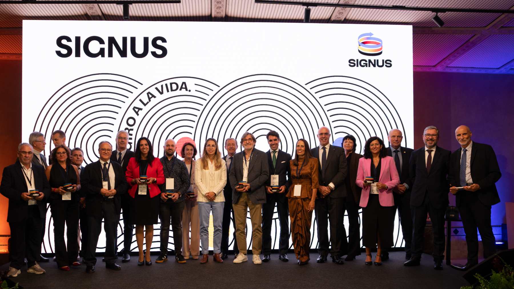 Foto de familia de la celebración del 20 aniversario de Signus.