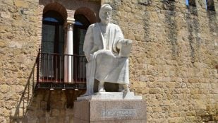 Estatua de Averroes en Córdoba, su ciudad natal. Foto: Richard Mortel vía Wikimedia Commons - CC BY 2.0