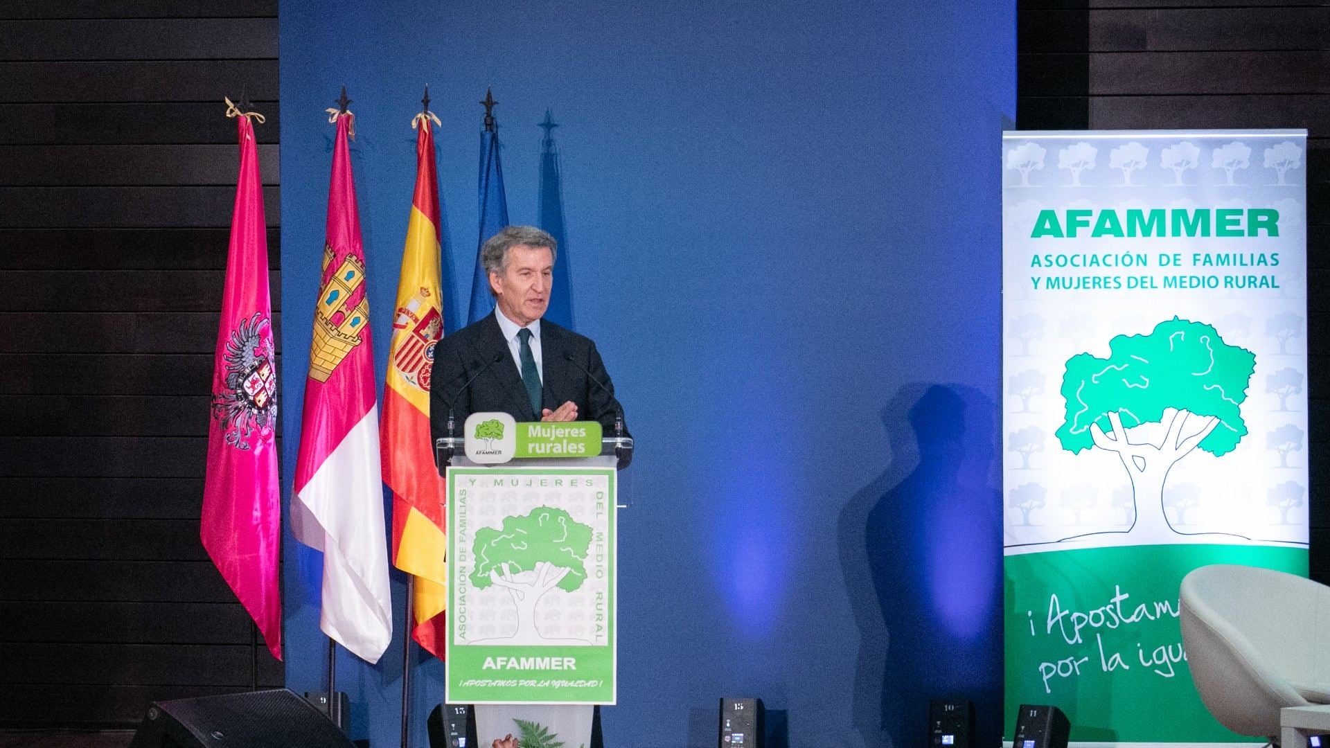 Feijóo anuncia una ofensiva fiscal para el campo: IVA 0%, IRPF y ayudas de 15.000 euros