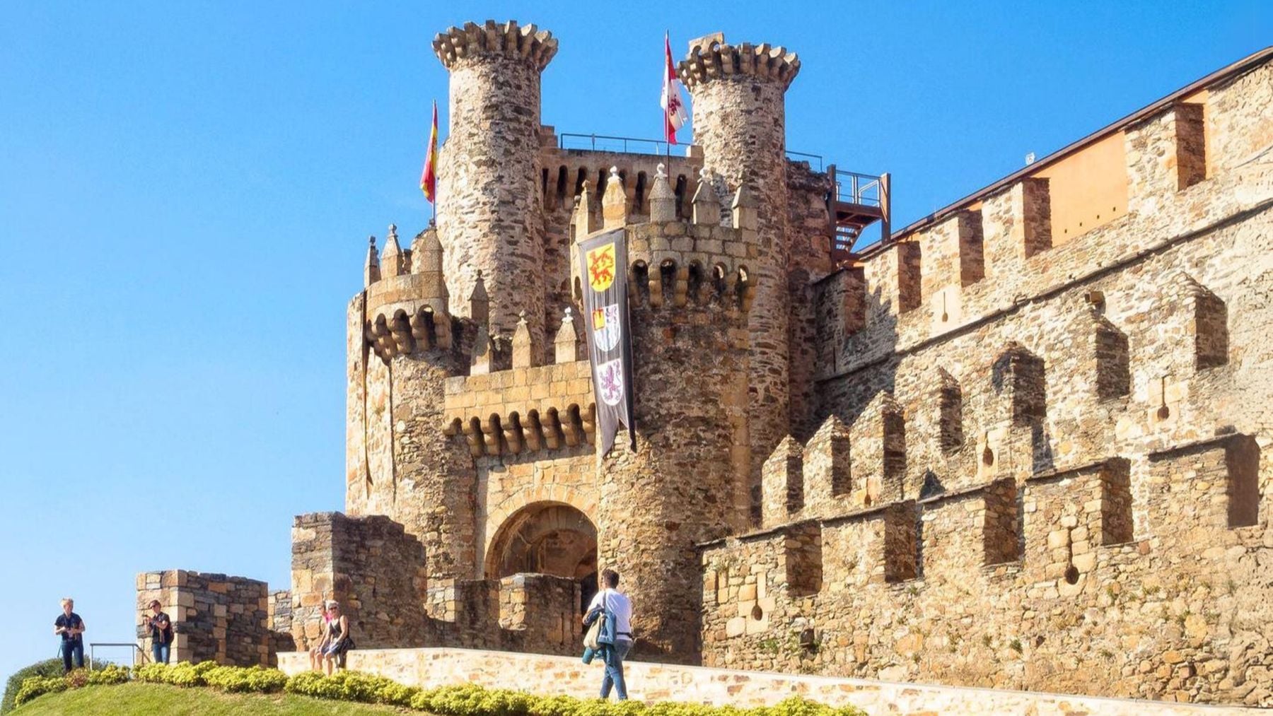 Es un viaje al pasado: el castillo templado mejor conservado de España que puedes visitar por dentro y es el mejor plan para este otoño