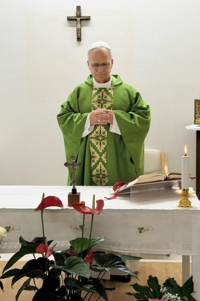 El Papa León XIV celebra misa en el hospital tras su operación. (EFE/Vaticano Media)