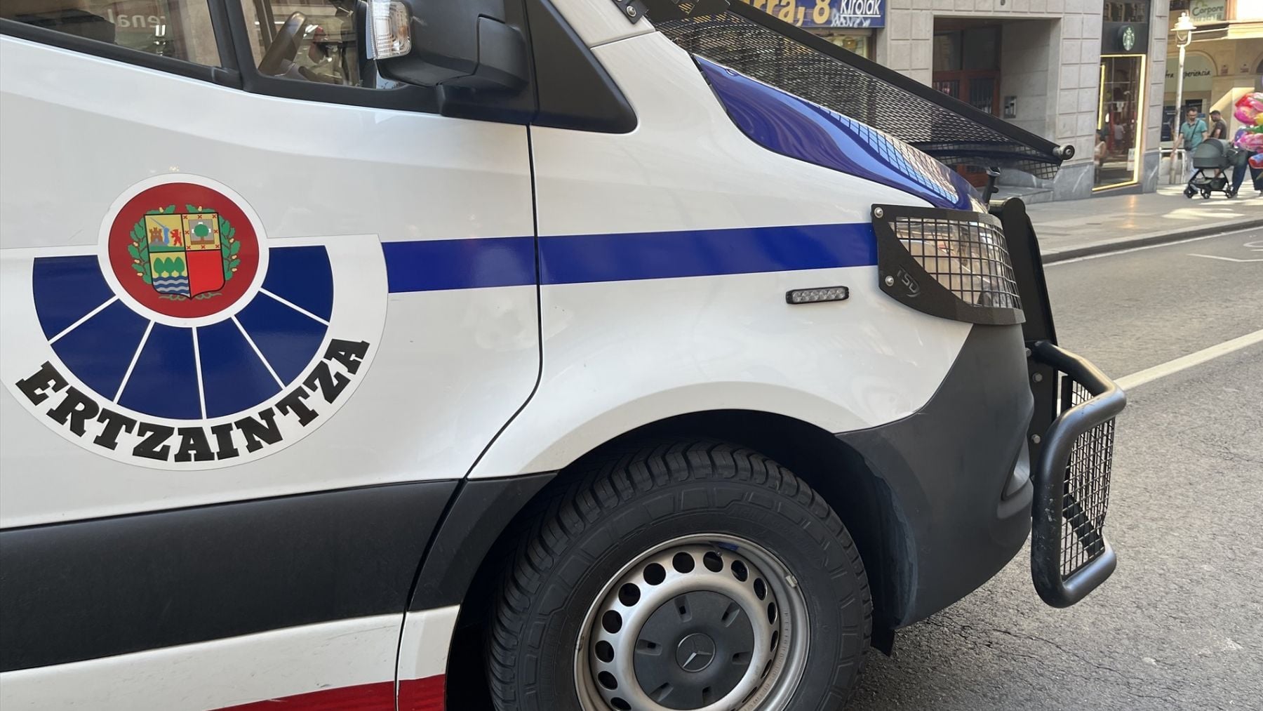 Detenidos dos proetarras en Irun por terrorismo: tenían datos sobre fuerzas de seguridad, armas y explosivos