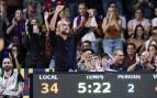 Pep Guardiola aclamado por la afición del Barcelona al ir a ver la Euroliga al Palau