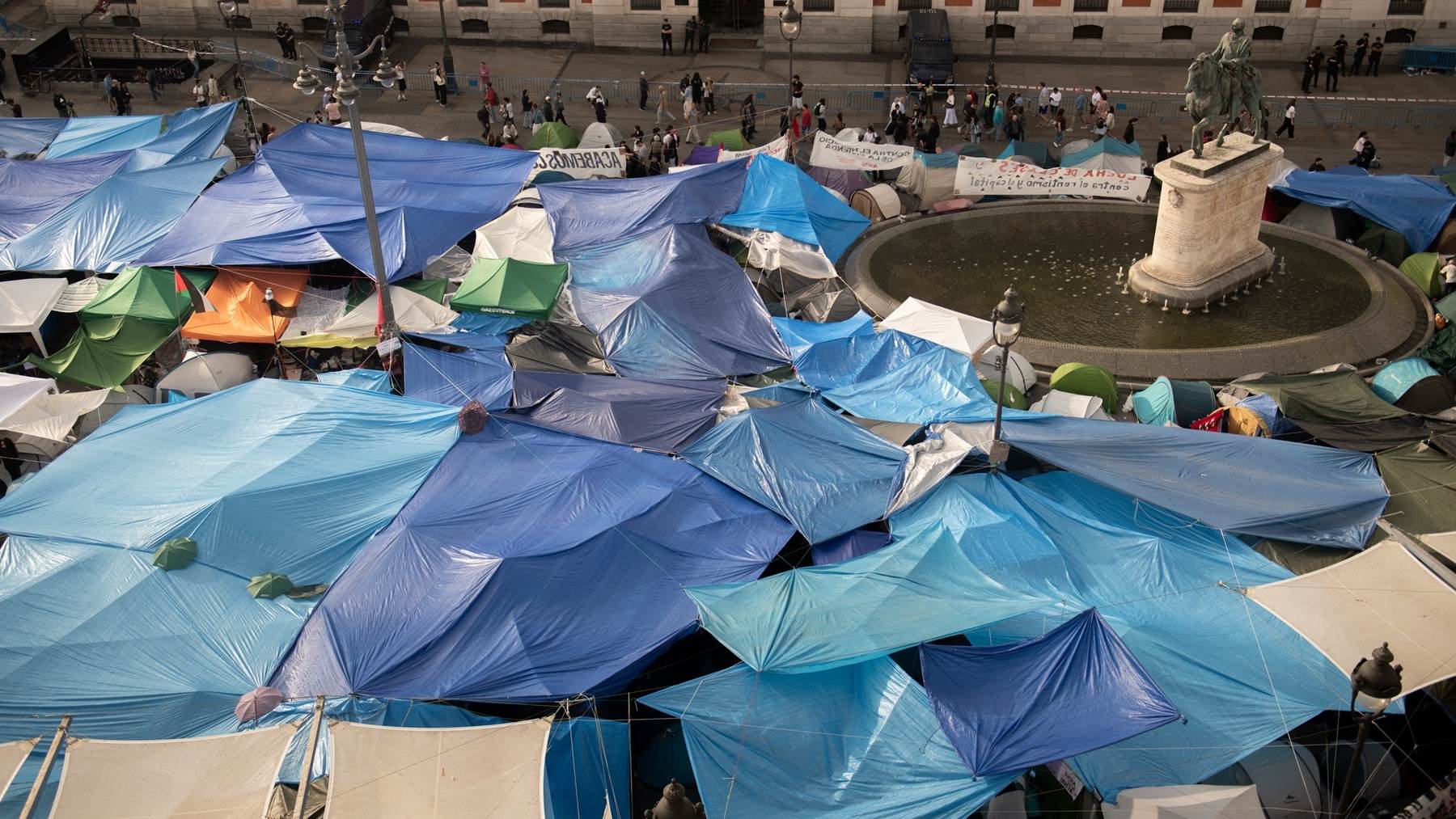 Comerciantes de Sol cifran en 25 millones las pérdidas por acampada y piden al delegado que ponga fin a la situación