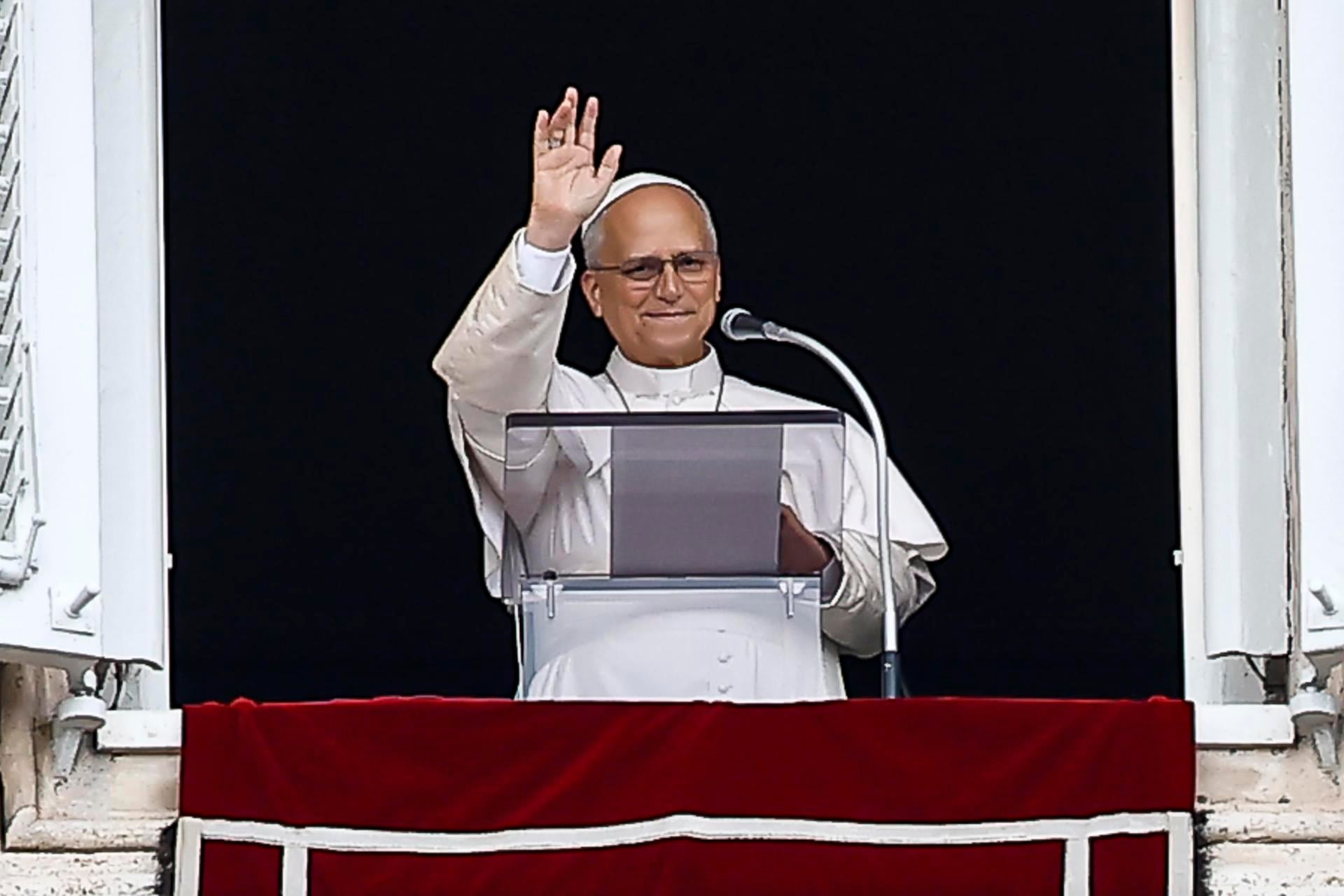El Papa reza el Ángelus en el Vaticano ante miles de fieles tras su operación: Retomaré gradualmente mis actividades