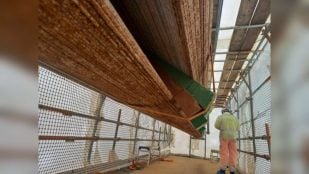 Puente Forth Road: un tramo de uno de sus cables principales, separado con cuñas, deja a la vista los alambres de acero durante la inspección interna de 2025