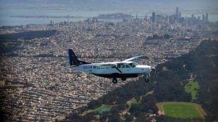 Un avión autónomo cruza Estados Unidos: el J208 de Joby, un Cessna Caravan, sobre San Francisco