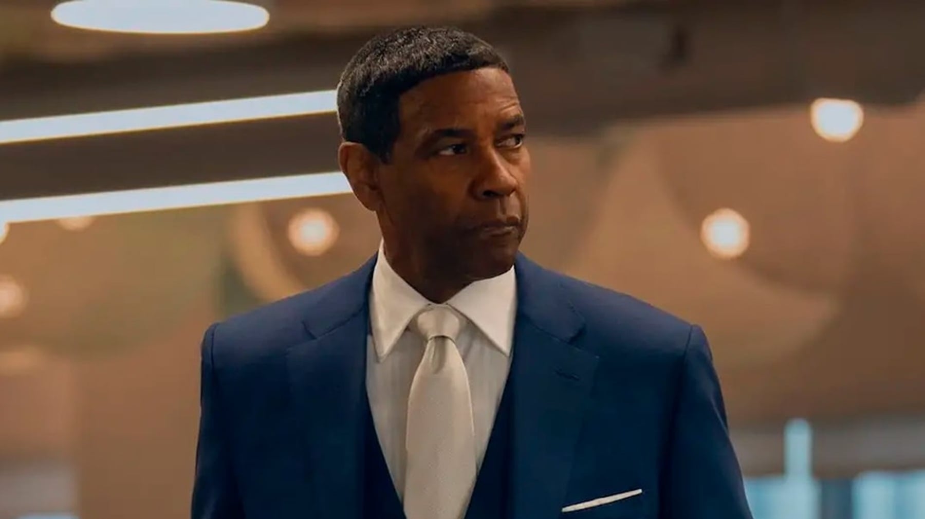Imagen del actor Denzel Washington en la película ‘Del cielo al infiierno’ (A24, Apple TV).