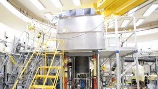 Montaje de ensayo del microrreactor eVinci de Westinghouse en el NCERC de Nevada, donde alcanzó la criticidad a 663 °C