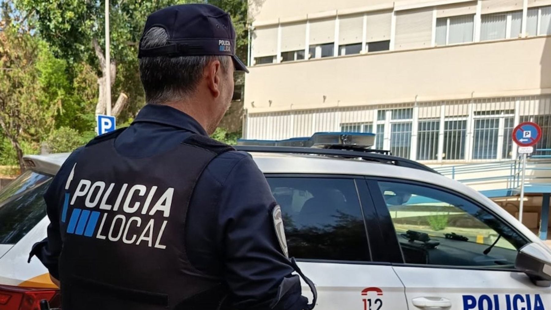 Detenido un joven ebrio tras atropellar a cuatro mujeres que esperaban el autobús en Son Fusteret, Palma