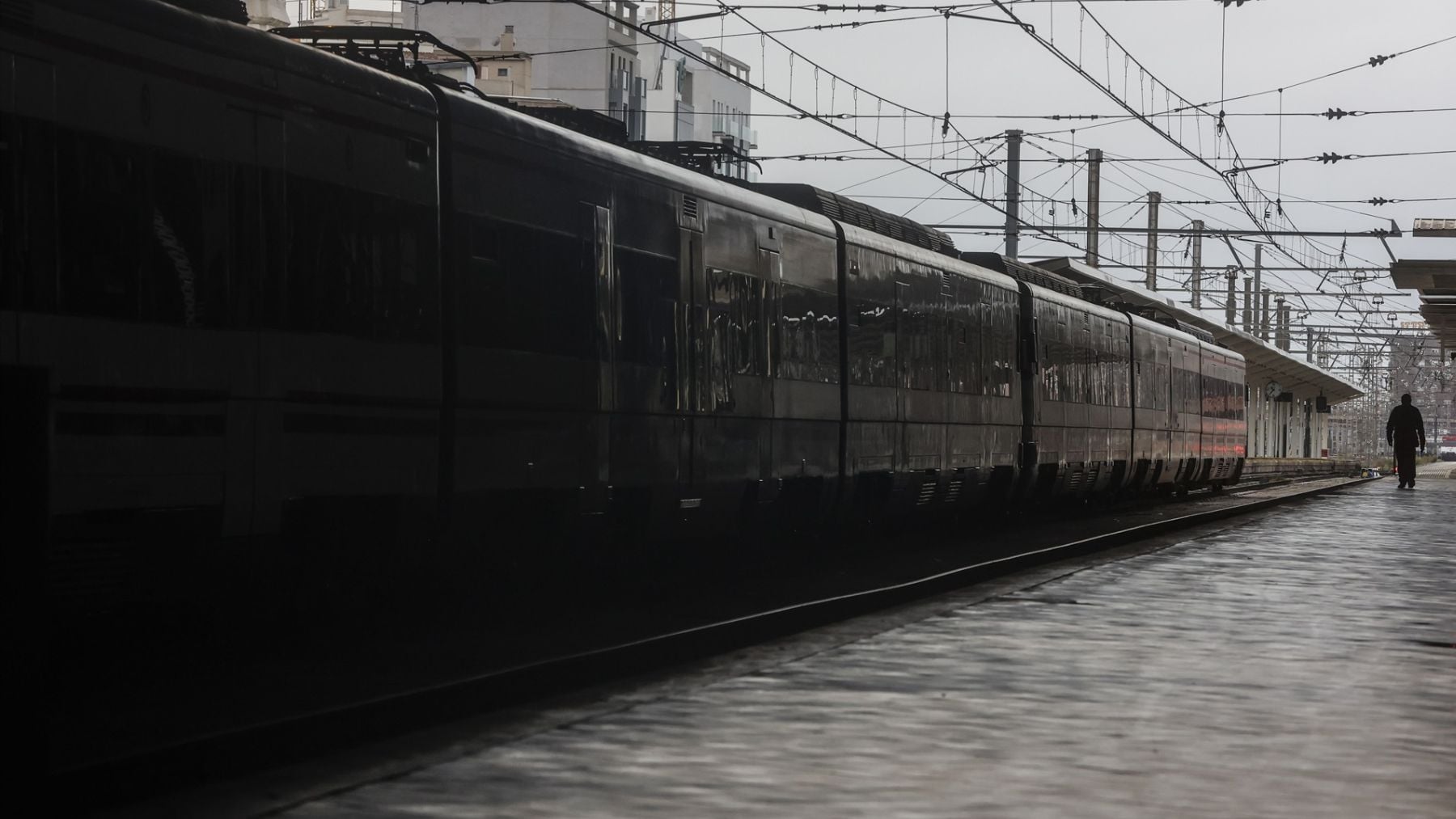 Los maquinistas acusan a Renfe de coacciones para hacerles circular en alerta roja meteorológica