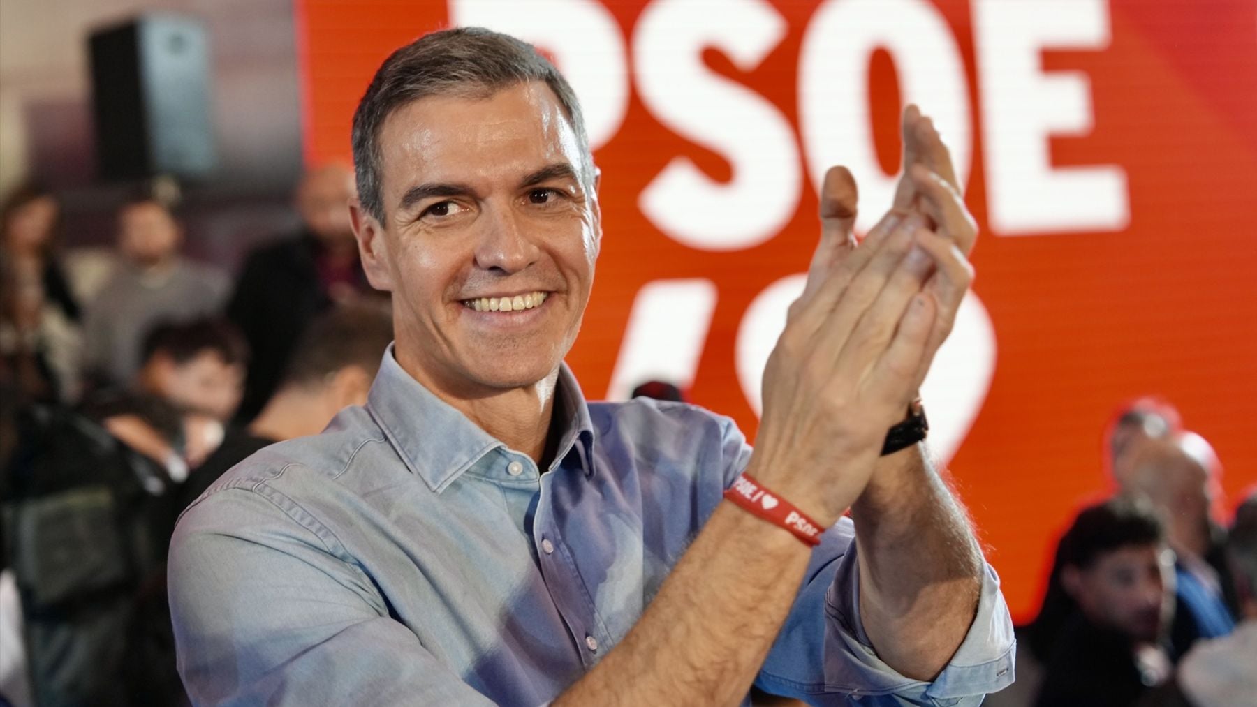 Sánchez exhibe su indiferencia en redes al confesarse cautivado por una canción el día que la DANA deja 4 muertos