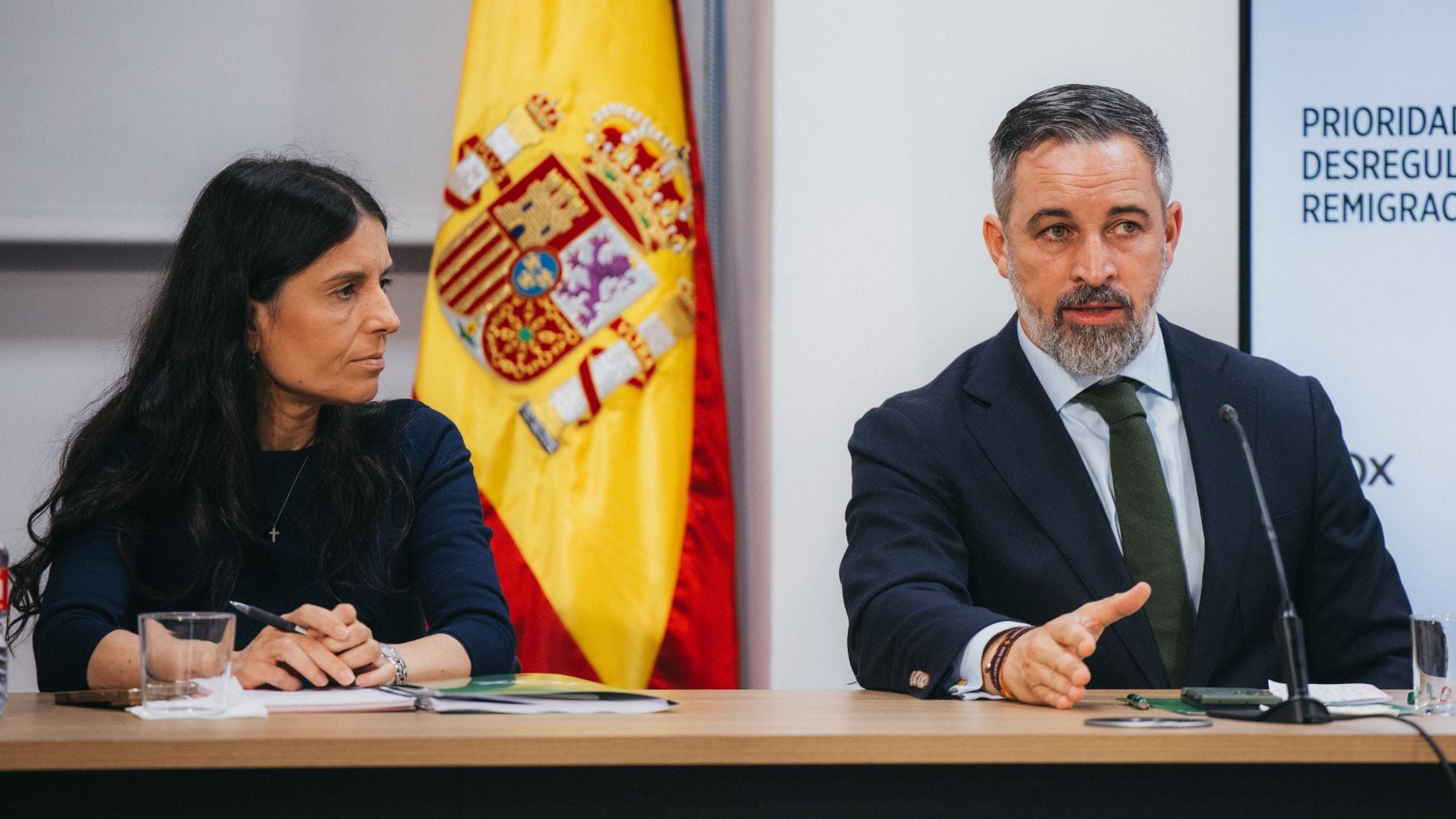 Abascal elige como nº 2 de su lista a Monste Lluis, la negociadora de los pactos autonómicos con PP