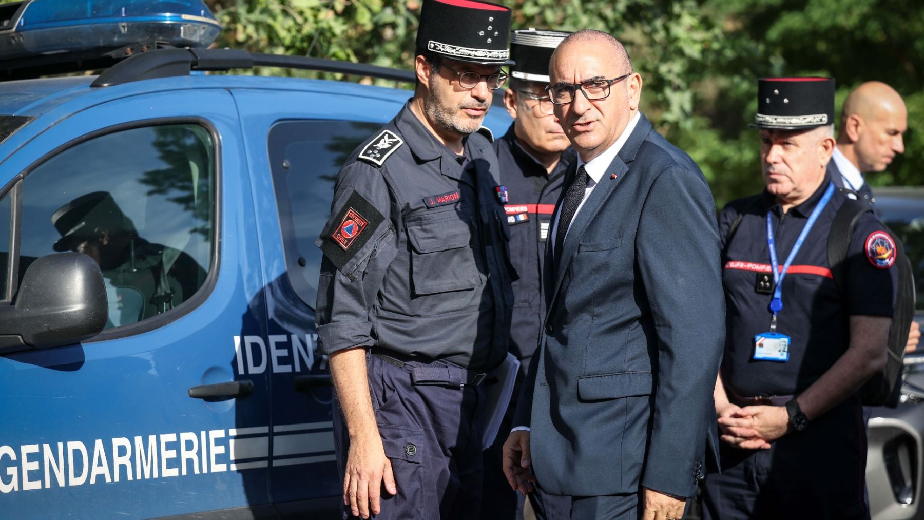 Macron rechaza la dimisión del ministro del Interior y le pide más medios contra los violentos