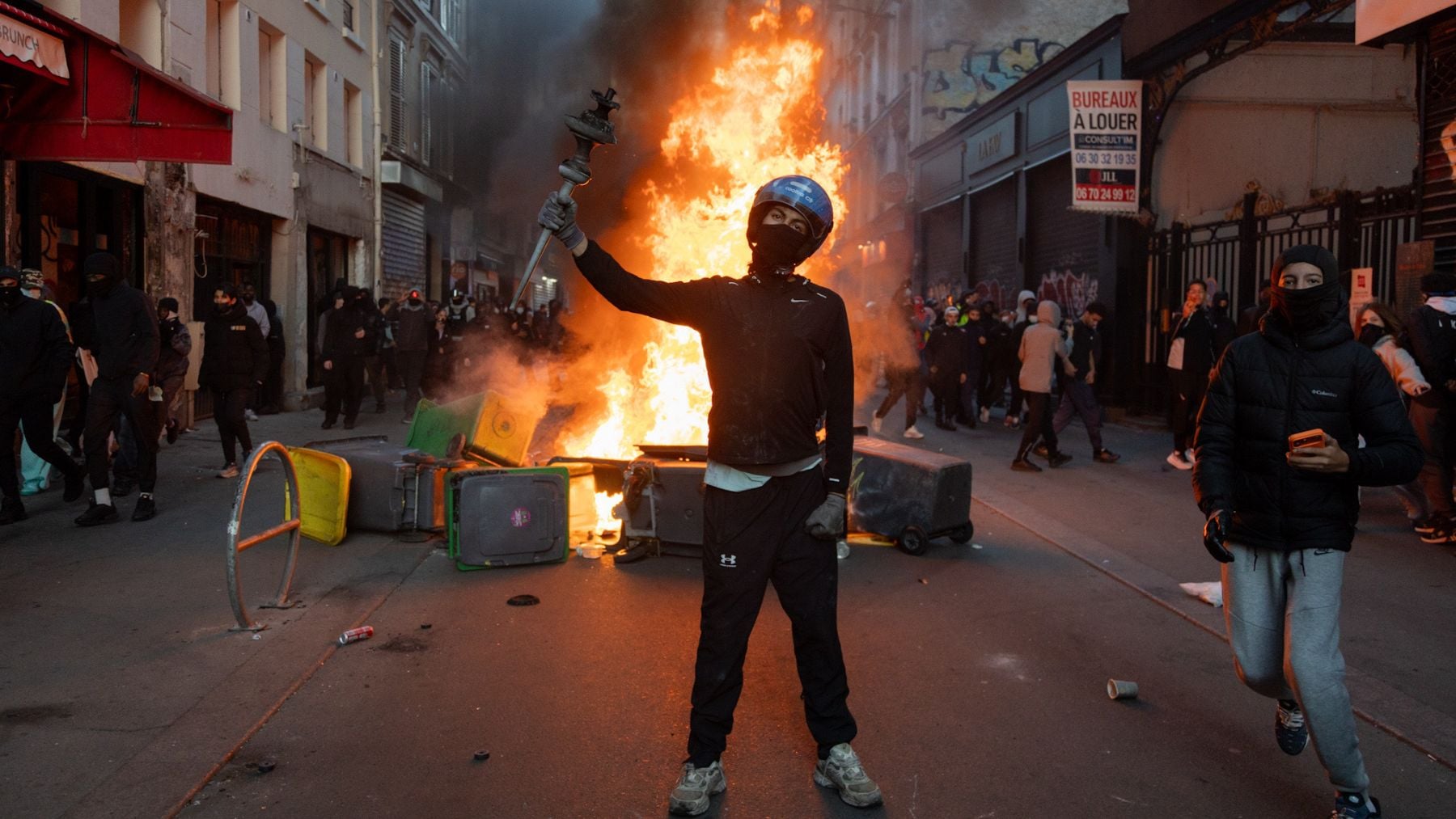 Francia anuncia toques de queda parciales en varias ciudades ante las violentas protestas