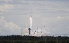 Despegue del Falcon 9 con la cápsula Dragon de la misión Crew-13 en Cabo Cañaveral; la NASA ha comprado a SpaceX tres vuelos tripulados más
