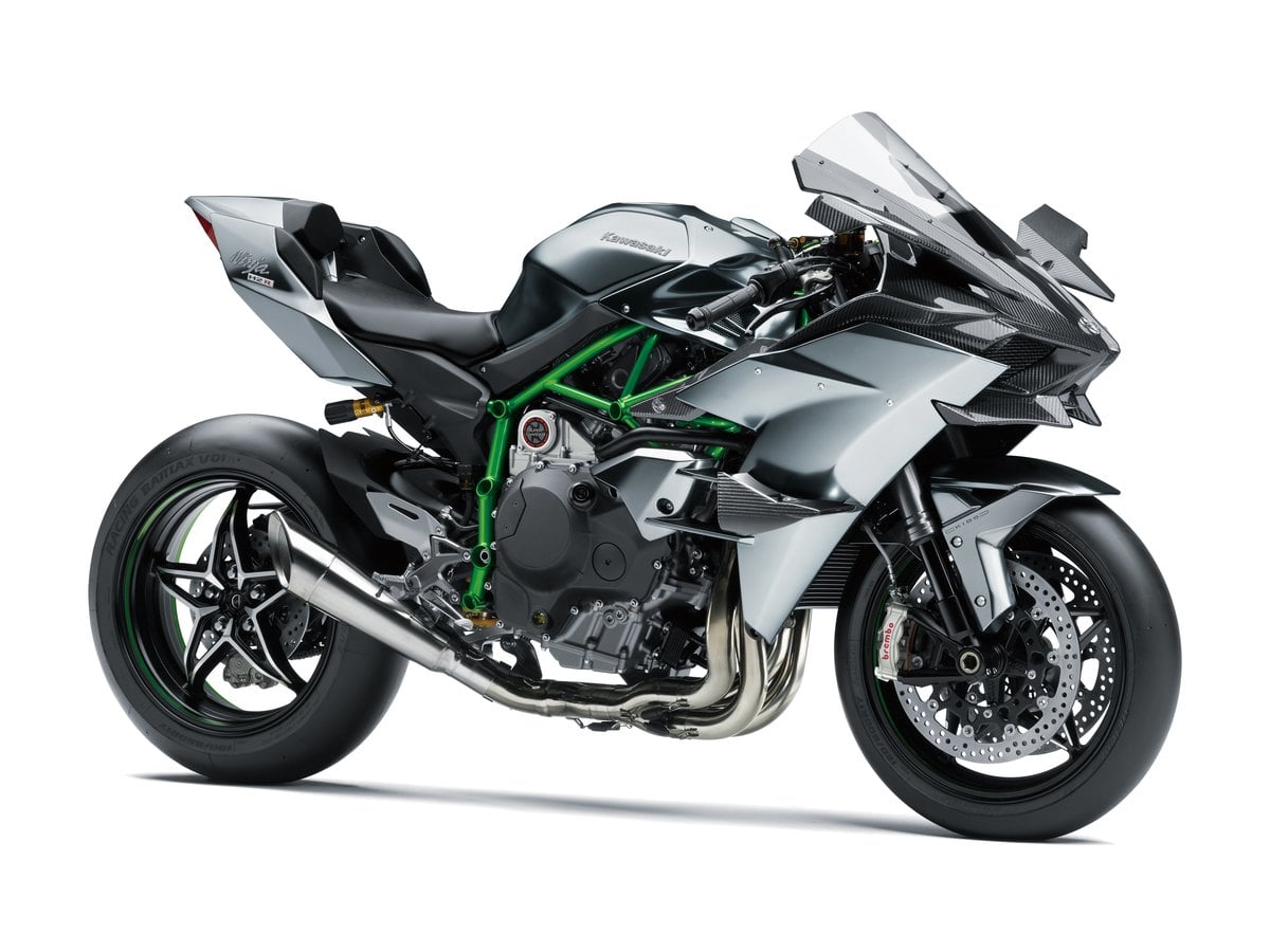 Kawasaki Ninja H2R 2027 en color Mirror Coated Spark Black vista de tres cuartos sobre fondo blanco