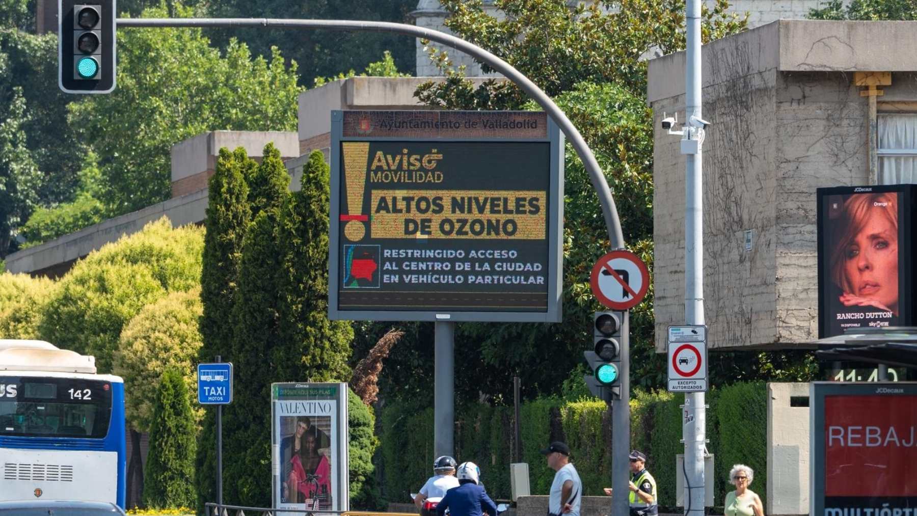 Cierre al tráfico de la Zona de Bajas Emisiones de Valladolid por contaminación. (AVADECO).