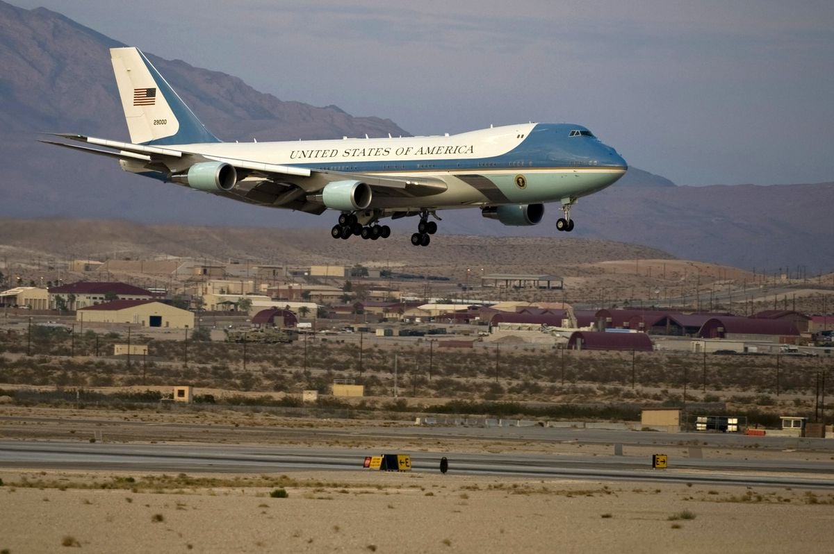 Un VC-25A, el actual Air Force One, aterriza en la base de Nellis (Nevada)