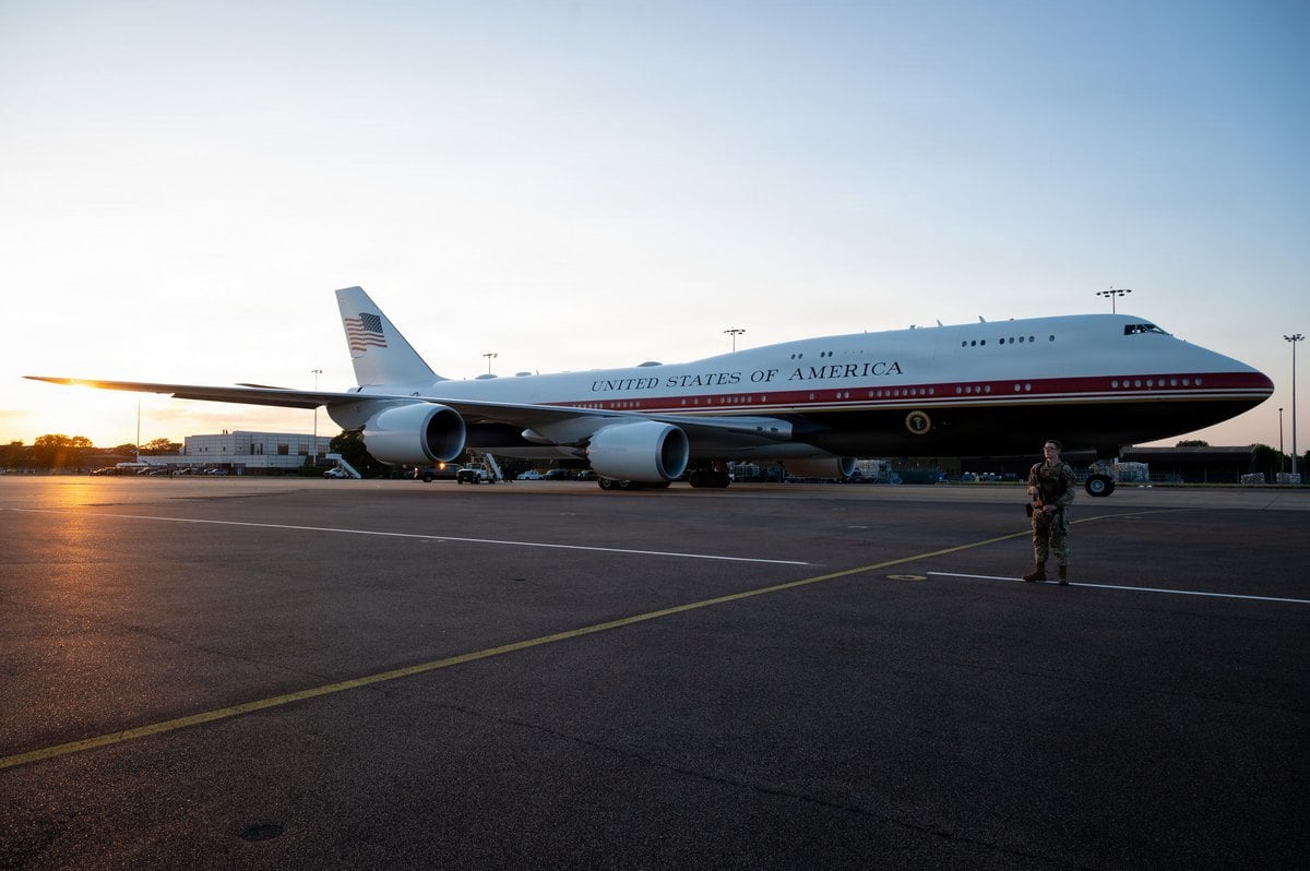 El VC-25B Bridge, el 747-8 de Qatar que hace de Air Force One, en la base de RAF Mildenhall