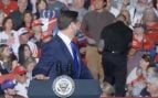El vicepresidente de EEUU JD Vance es interrumpido por un manifestante que es desalojado