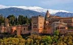 Vista de Sierra Nevada y la Alhambra, en Granada, zona en la que se desarrolló con gran éxito la técnica de las acequias de careo.