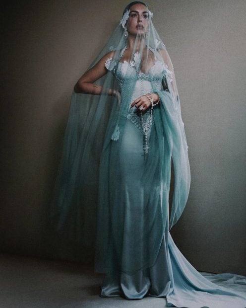 Georgina, diamantes, cruz, rosario, Met Gala