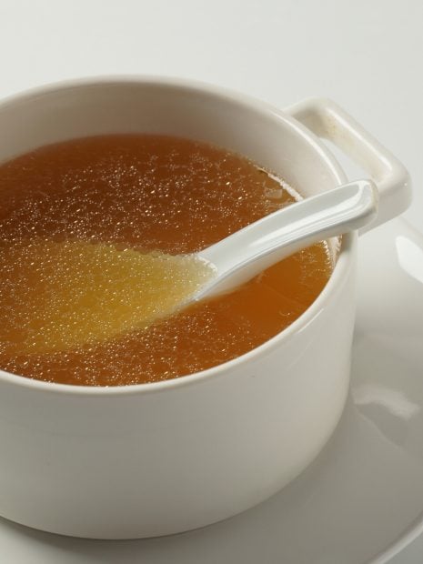 caldo de huesos jordi cruz receta