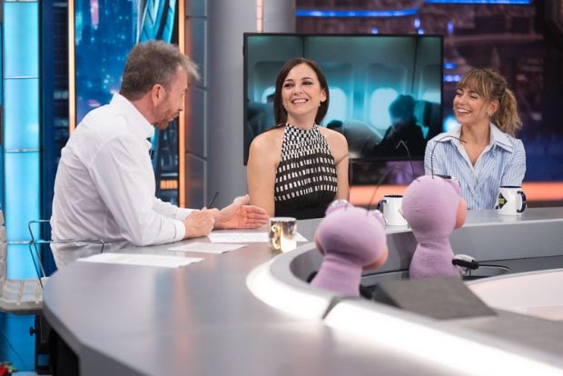 Pablo Motos, Leonor Watling y Lucía Carballo en El Hormiguero (Foto: Atresmedia).
