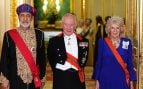Los reyes Carlos y Camila junto al sultán de Omán. (Foto: @theroyalfamily)