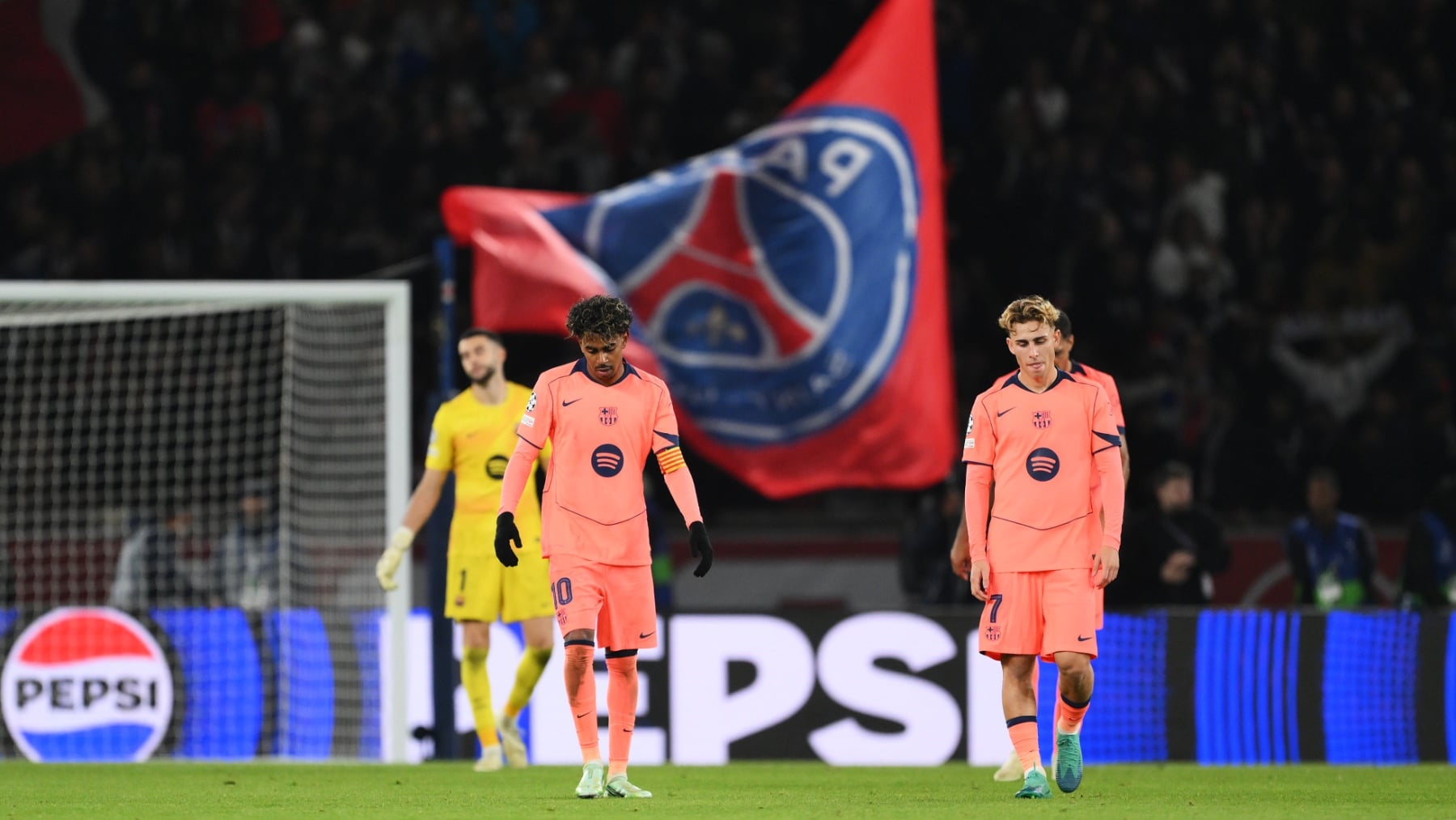El Barça hace autocrítica tras el batacazo en París