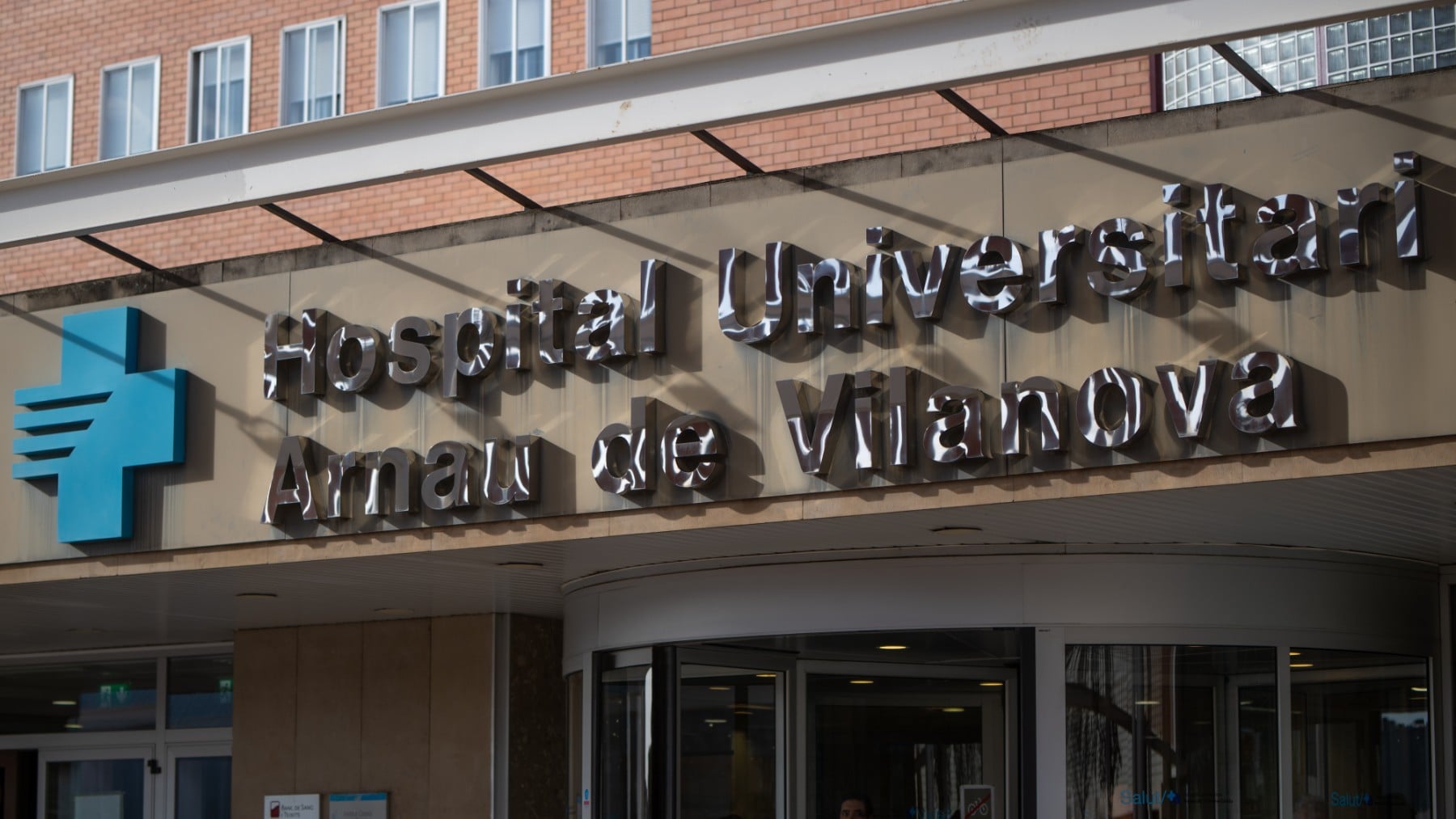 Herida de gravedad una niña de 2 años tras precipitarse al vacío desde un primer piso en Lérida