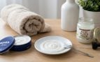Expertos en salud capilar coinciden: “La Nivea de lata azul es una crema buenísima, pero se convierte en la mascarilla nutritiva que necesita tu pelo si la combinas con aceite de coco”