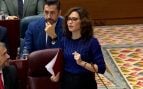 Ayuso se ríe el lema del PSOE como partido del amor: «Del amor… de pago»