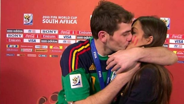 Iker Casillas y Sara Carbonero en el Mundial de 2010. (Foto: RTVE)