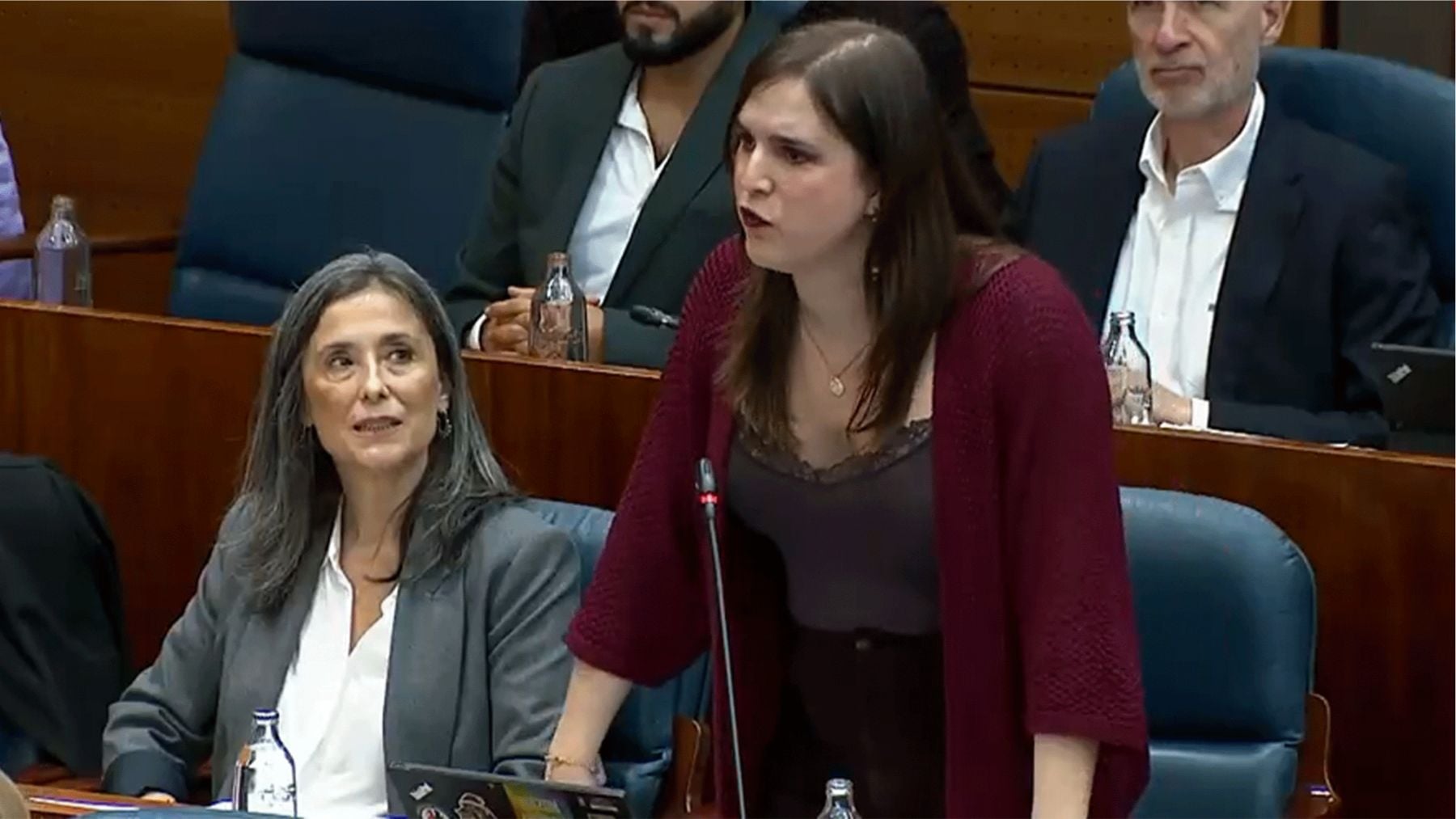 Una diputada de Más Madrid incita a usar la vía francesa y “prender fuego” la sede de Ayuso en Sol