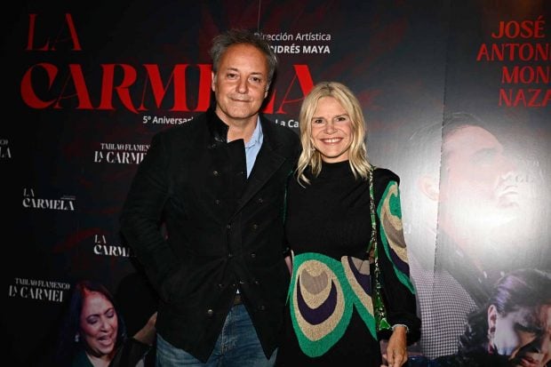 Narc&iacute;s Rebollo y Eugenia Mart&iacute;nez de Irujo durante el aniversario del tablao 'La Carmela'. (Foto: Europa Press)