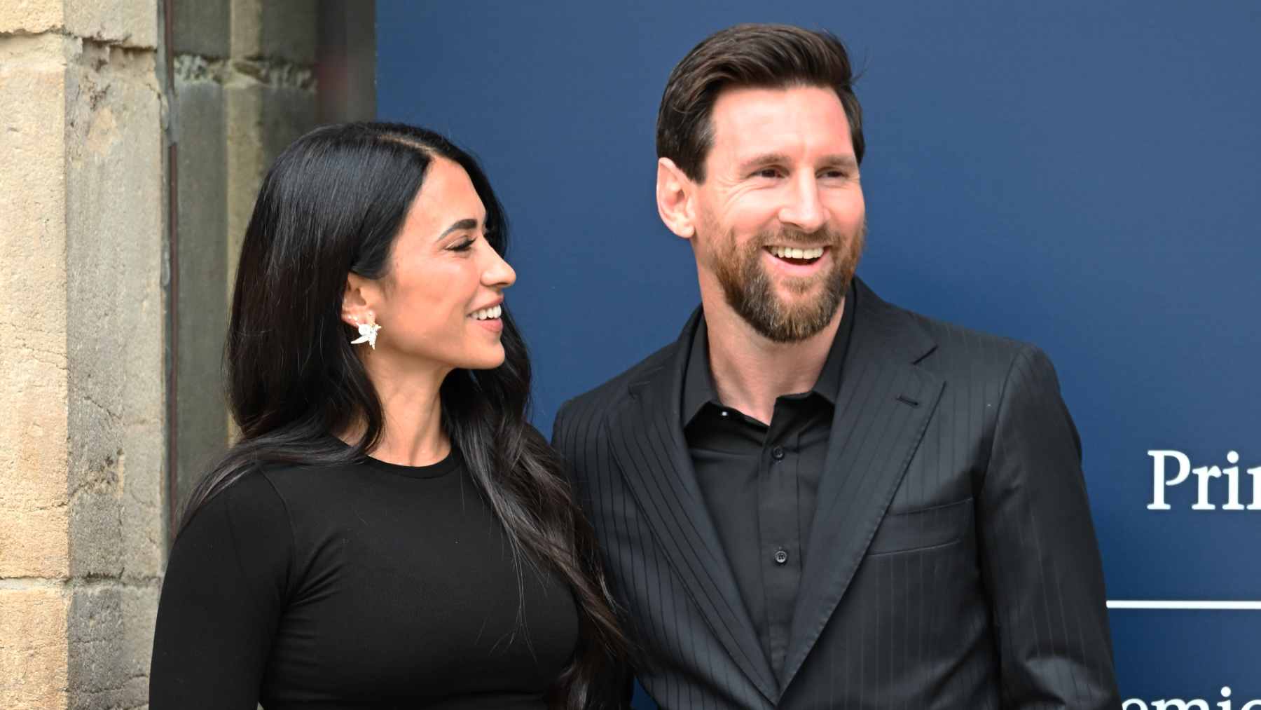 Antonela Roccuzzo y Leo Messi en Oviedo. (Foto: Europa Press)