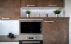 Así es el truco del calcetín para limpiar la puerta del horno incluso entre los cristales que los expertos en limpieza y las amas de casa utilizan