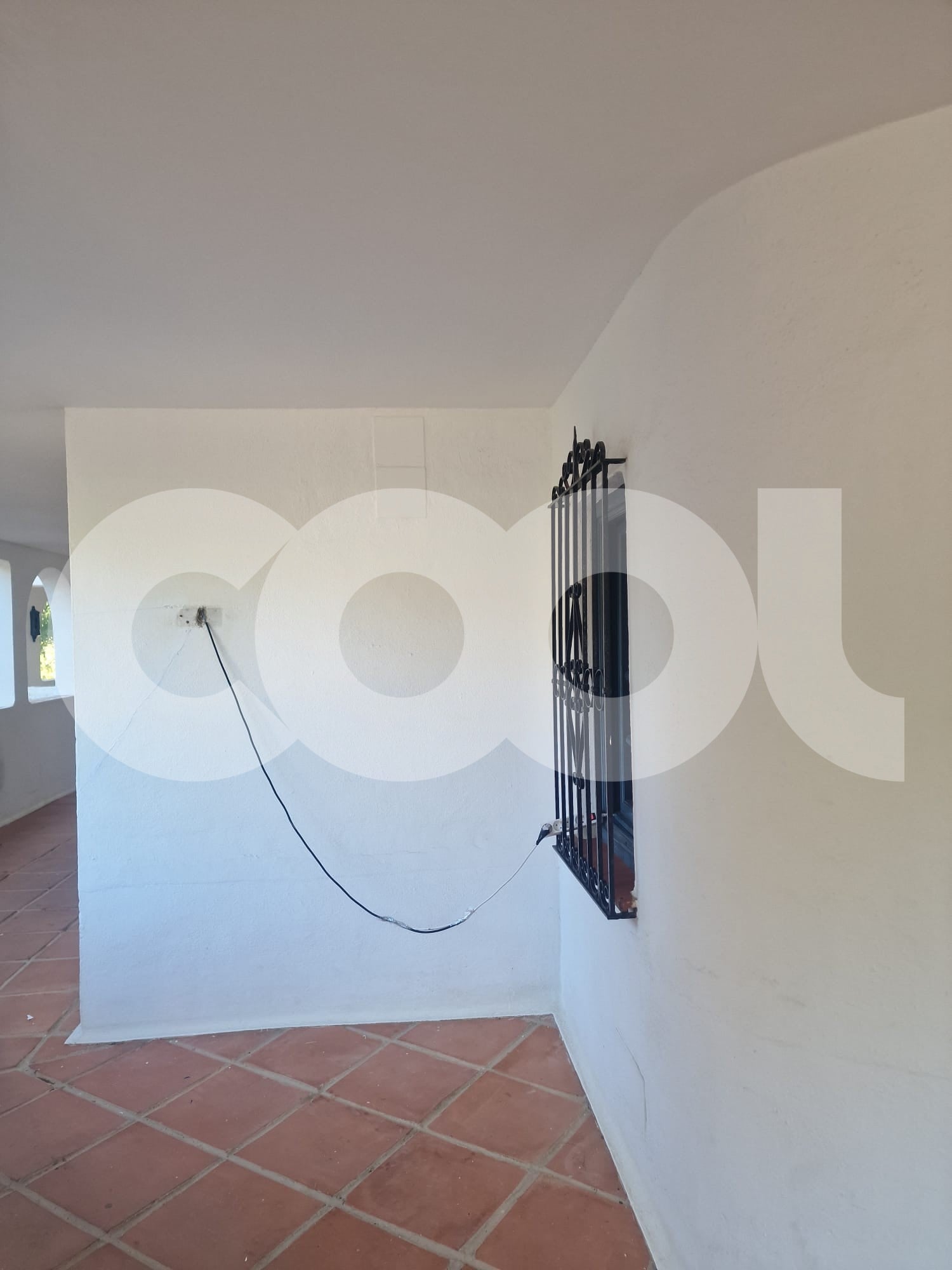 La luz pinchada en una de las viviendas. (Foto: COOL)